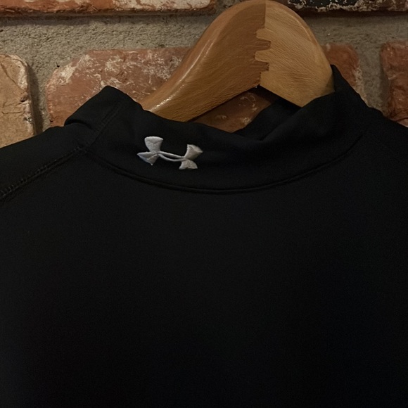 Under Armor Black Turtleneck Base Layer Size Medium - Picture 2 of 5